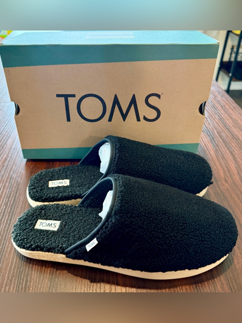 NIB TOMS Mens Harbor Black Faux Shearling Slip On Hard Bottom Slippers Size 8